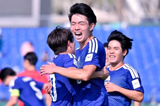 Một người đang điền vào biểu mẫu liên hệ trực tuyến của fu88 bet, thể hiện sự dễ dàng trong việc gửi yêu cầu hỗ trợ.